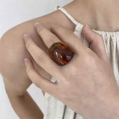 Fashionable and simple gradient coffee-colored resin ring